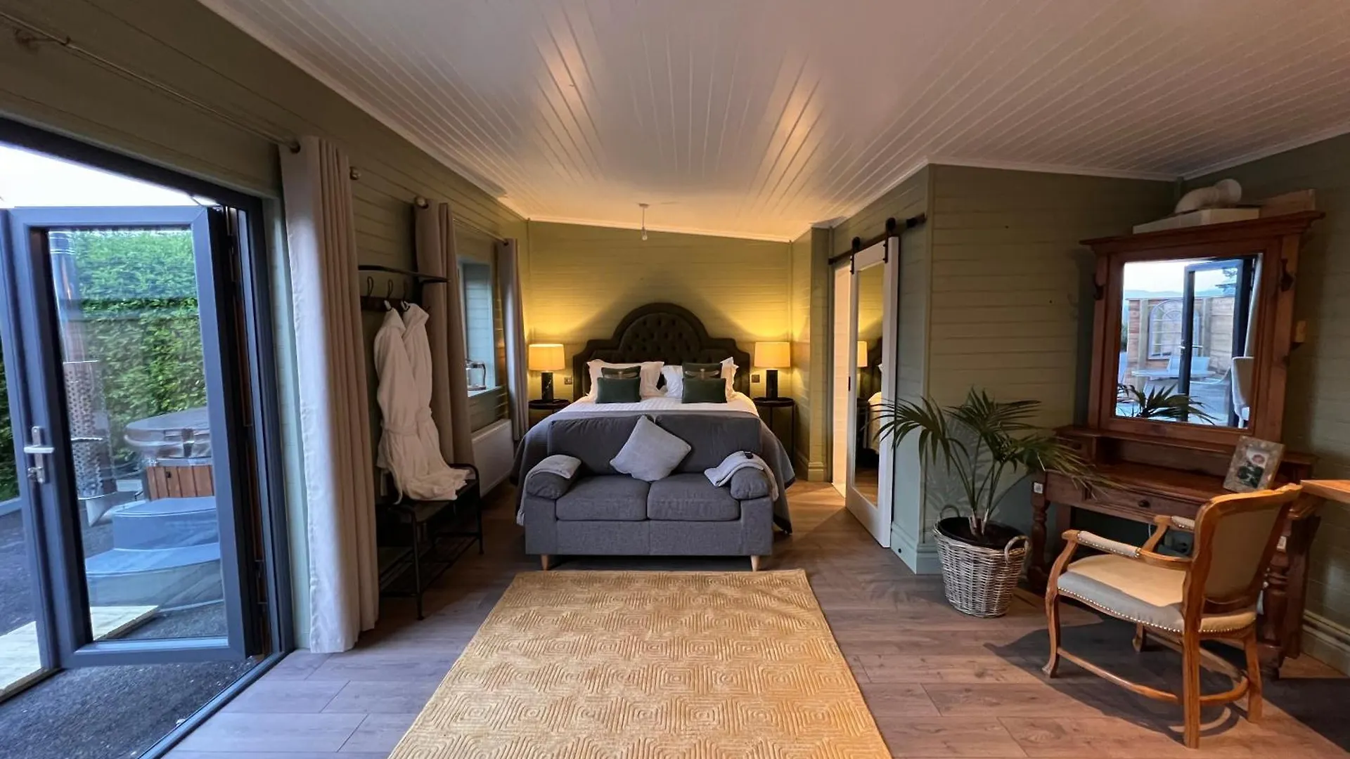 Chalet Luxurious One Bedroom Cabin With Private Hot Tub Killarney