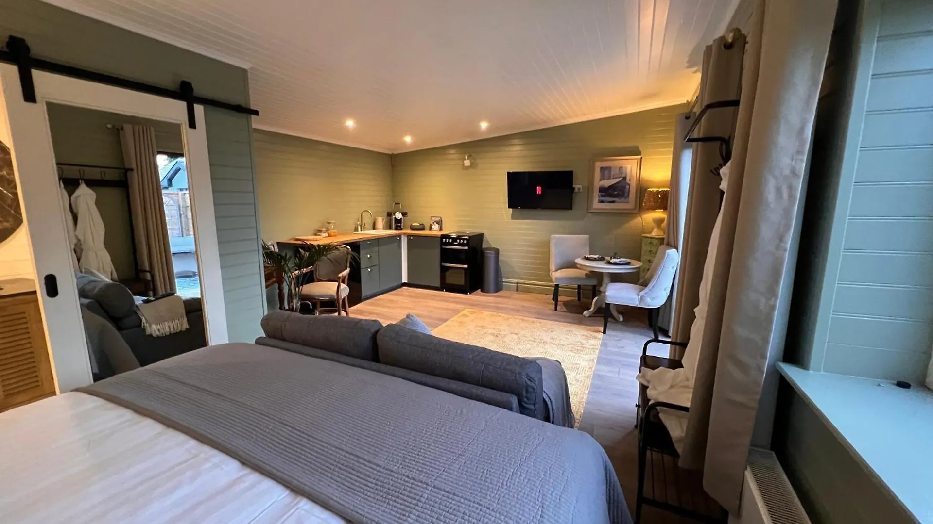 Luxurious One Bedroom Cabin With Private Hot Tub Killarney Ireland
