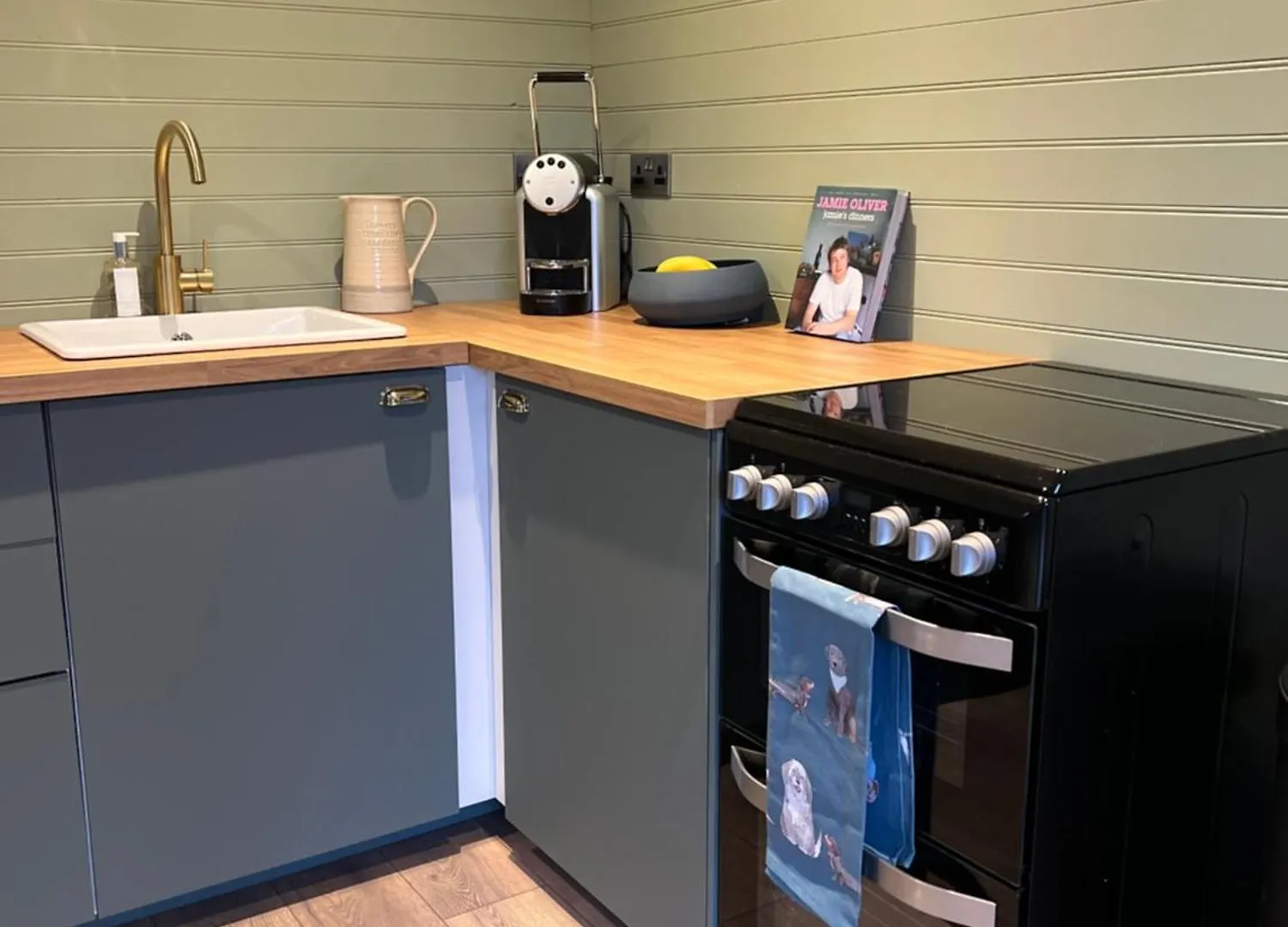 Luxurious One Bedroom Cabin With Private Hot Tub Killarney 0*,  Ireland